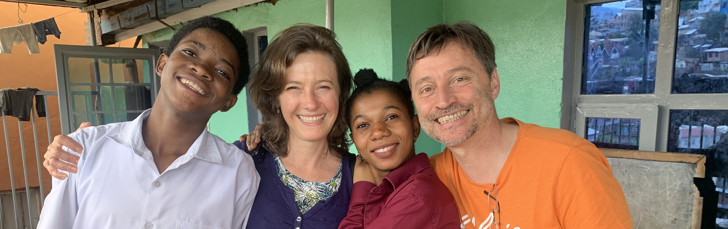 Bernadette, Emmanuel et 2 jeunes